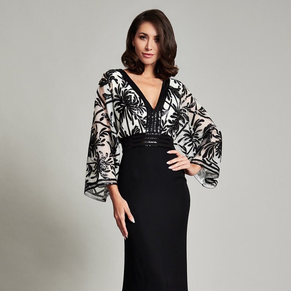 KIMONO GOWN - TADASHI SHOJI KAIRI CHRYSANTHEMUM KIMONO GOWN NEW WITH TAGS ON